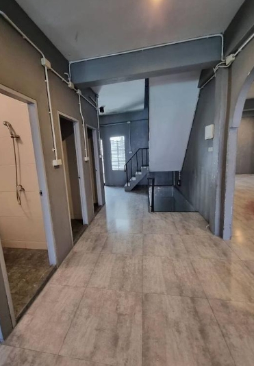  ให้เช่าอาคารพาณิชย์ 2 คูหา 3 ชั้น ซอยวิภาวดี 33 ย่านดอนเมือง ตรงข้ามฐานทัพอากาศ 