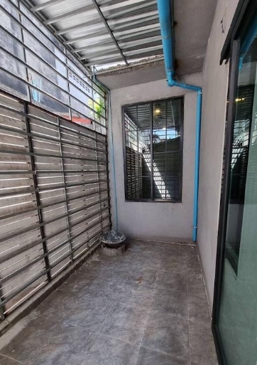  ให้เช่าอาคารพาณิชย์ 2 คูหา 3 ชั้น ซอยวิภาวดี 33 ย่านดอนเมือง ตรงข้ามฐานทัพอากาศ 