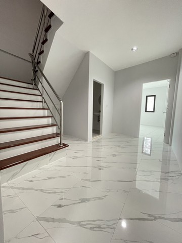 ขายด่วน ตึก 3 ชั้น ขนาด 28 ตรว ต.พิมลราช อ.บางบัวทอง จ.นนทบุรี 