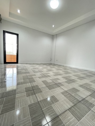 ขายด่วน ตึก 3 ชั้น ขนาด 28 ตรว ต.พิมลราช อ.บางบัวทอง จ.นนทบุรี 