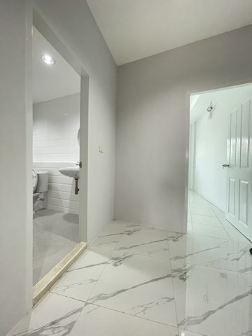 ขายด่วน ตึก 3 ชั้น ขนาด 28 ตรว ต.พิมลราช อ.บางบัวทอง จ.นนทบุรี 