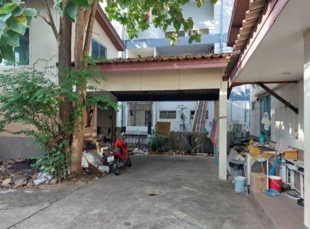 ขาย บ้านพร้อมที่ดิน ซอยลาดพร้าว107 แยก 27 #ใกล้เดอะมอลล์บางกะปิ 