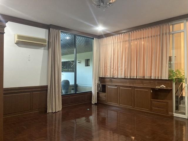 PO147 ขาย บ้านเดี่ยว  นวธานี เสรีไทย59 ขนาด 556 ตรว. 1 ไร่ 1 งาน 56 ตรว.  หลังบ้านติดสนามกอล์ฟ มีสระว่ายน้ำ ใกล้แฟชั่นไอส์แลนด์ ถ. เสรีไทย 