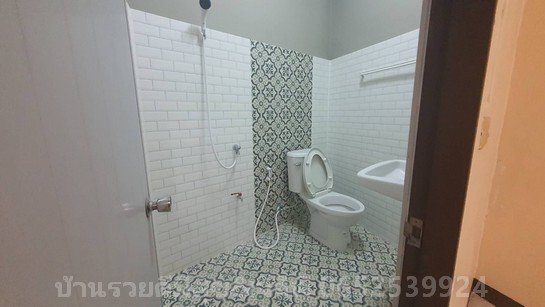 ให้เช่าตึก4ชั้น2คูหา35ตรว. เพื่อประกอบธุรกิจติดสถานีรถไฟฟ้ามีนบุรี ตลาดมีน ถนนรามอินทรา มีนบุรี กรุงเทพมหานคร