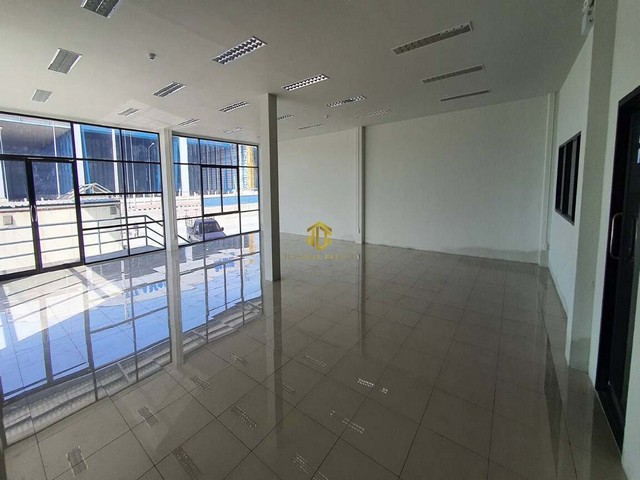 โรงงาน Free Zone ให้เช่าขนาด 8250 ตรม. ใกล้ท่าเรือแหลมฉบัง ชลบุรี