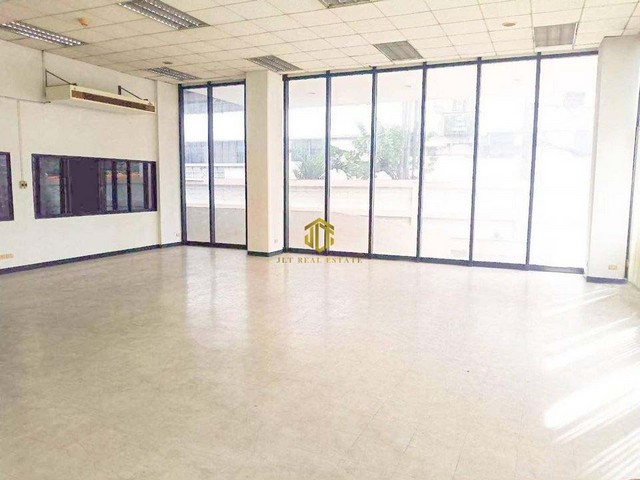 โกดังให้เช่าพื้นที่ใช้สอย 1960 ตรม. ถนนบางนา-ตราด กม.5 สมุทรปราการ