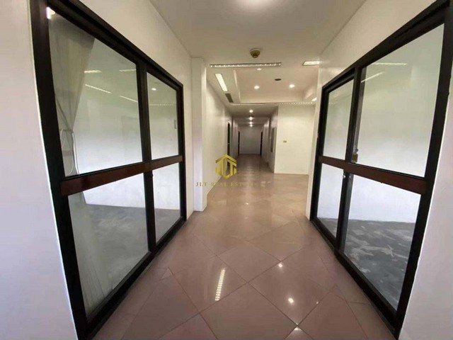 โกดังให้เช่าพื้นที่ใช้สอย 1960 ตรม. ถนนบางนา-ตราด กม.5 สมุทรปราการ