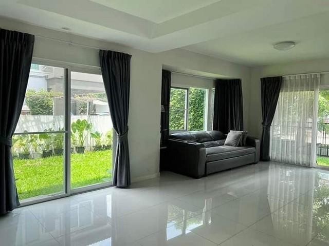 POR3596 ขายบ้าน หมู่บ้าน มัณฑนา ศรีนครินทร์-ร่มเกล้า ถ.เคหะร่มเกล้า แขวงมีนบุรี เขตมีนบุรี ต่อเติมครัว เฟอร์บางส่วน เดินทางสะดวก