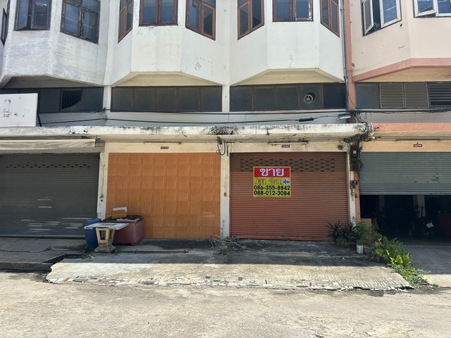 ขายอาคารพาณิชย์ 3.5 ชั้น 2 คูหา ซอยรังสิต-ปทุมธานี16 ย่านธุรกิจ ติดรถไฟฟ้าสาย BTS สีแดง  ZT292 