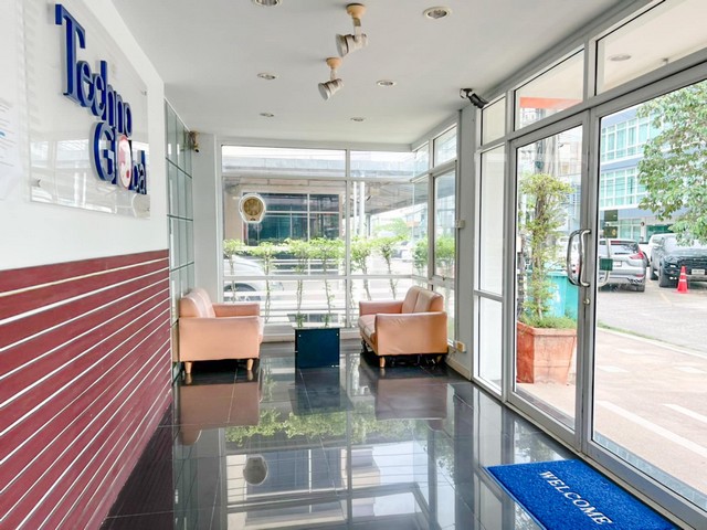 ขายอาคารพาณิชย์ 5 ชั้น 655 ตรม. มีลิฟท์ ถนนนวลจันทร์ ตรงข้ามวัดนวลจันทร์ ติดทางด่วนรามอินทรา ใกล้รถไฟฟ้า 