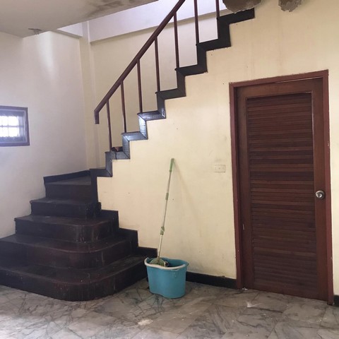 ขายทาวน์โฮม 4 ชั้น 360 ตร.ม 5 ห้องนอน ลาดพร้าว 41 ซอยภาวนา ใกล้รถไฟฟ้าสถานีภาวนา 800 เมตร 