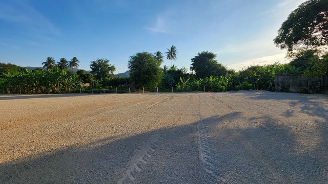 ขายที่ดินวิวสวยในตัวเมืองกาญจนบุรี 100 ตรว ติดถนน 2 ด้าน ใกล้แหล่งชุมชน เหมาะปลูกบ้าน หรือซื้อไว้เก็บเก็งกำไรได้