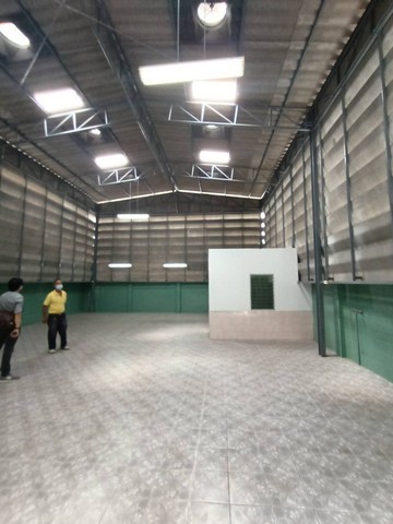 ให้เช่าโกดังพร้อมออฟฟิศ ซอยลาดพร้าววังหิน 47 เขตลาดพร้าว ใกล้ MRT โชคชัย4