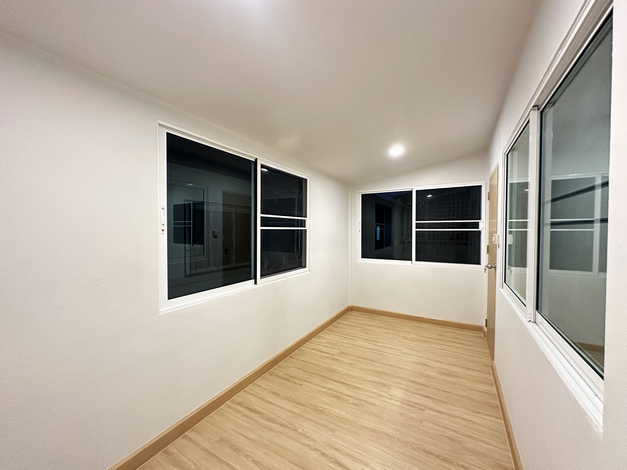 ขายทาวน์เฮ้าส์ 2ชั้น บ้านสวน72 หลังมุม รีโนเวทใหม่ ทำเลดี เข้า-ออกได้ 2 ทางถนนประชาอุทิศ และ ถนนกาญจนาภิเษก 
