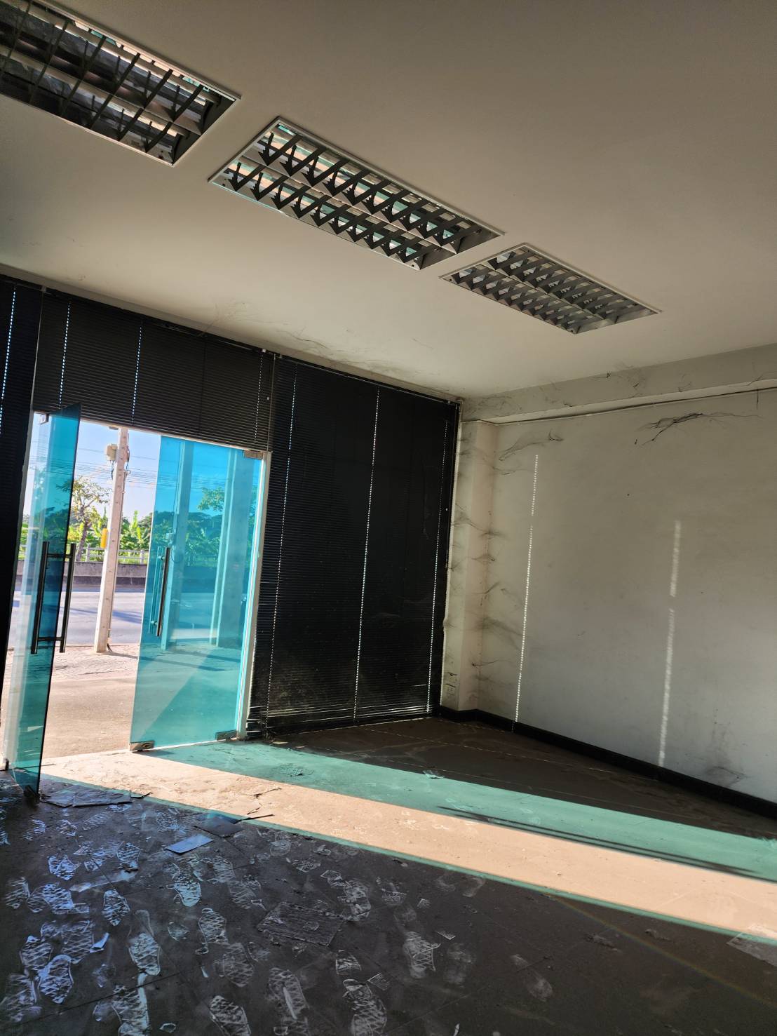 ขายอาคารพาณิชย์ 2 คูหา ถนนร่มเกล้า เขตลาดกระบัง กรุงเทพมหานคร (เจ้าของขายเอง)