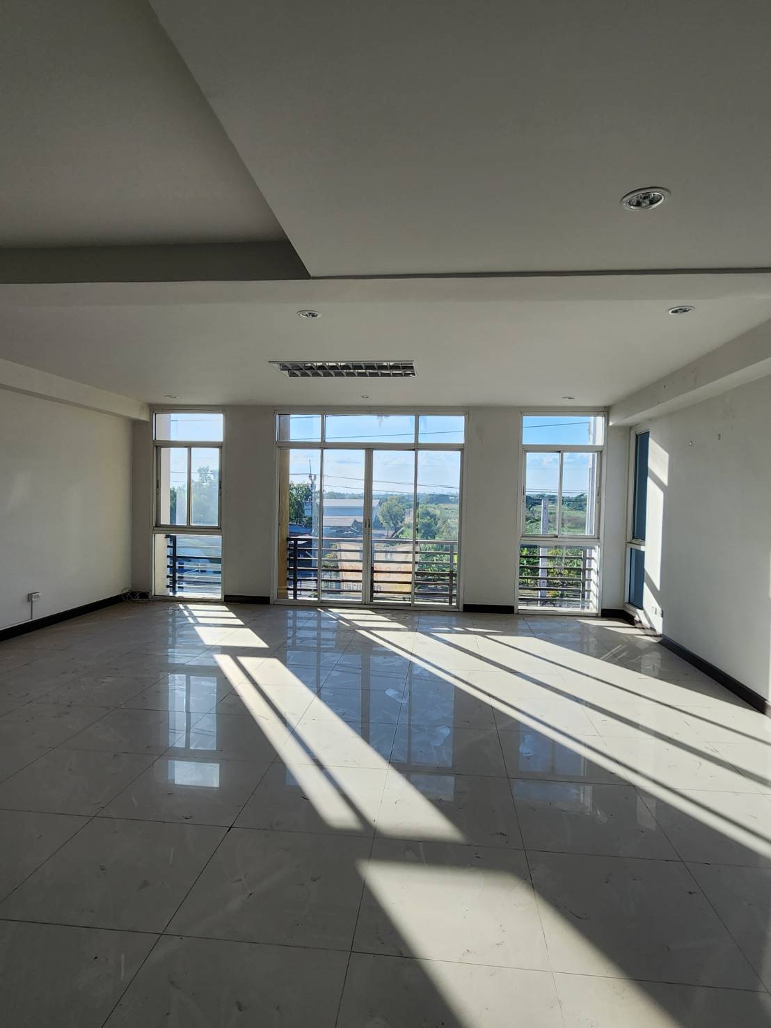 ขายอาคารพาณิชย์ 2 คูหา ถนนร่มเกล้า เขตลาดกระบัง กรุงเทพมหานคร (เจ้าของขายเอง)