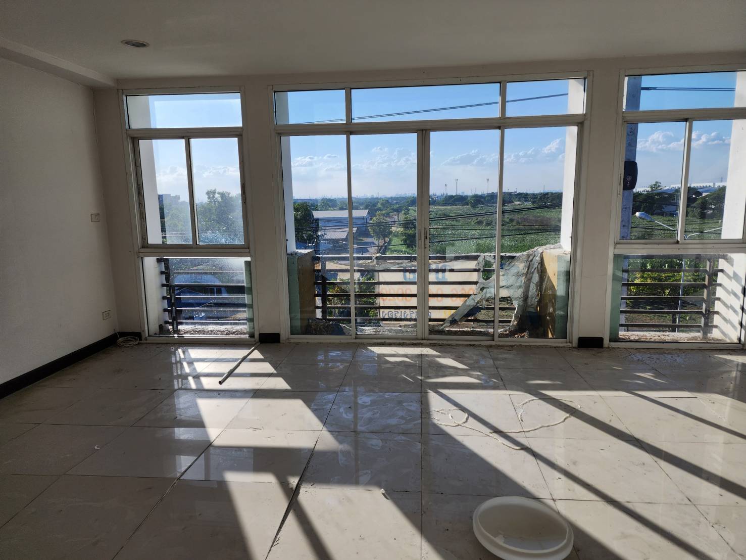 ขายอาคารพาณิชย์ 2 คูหา ถนนร่มเกล้า เขตลาดกระบัง กรุงเทพมหานคร (เจ้าของขายเอง)