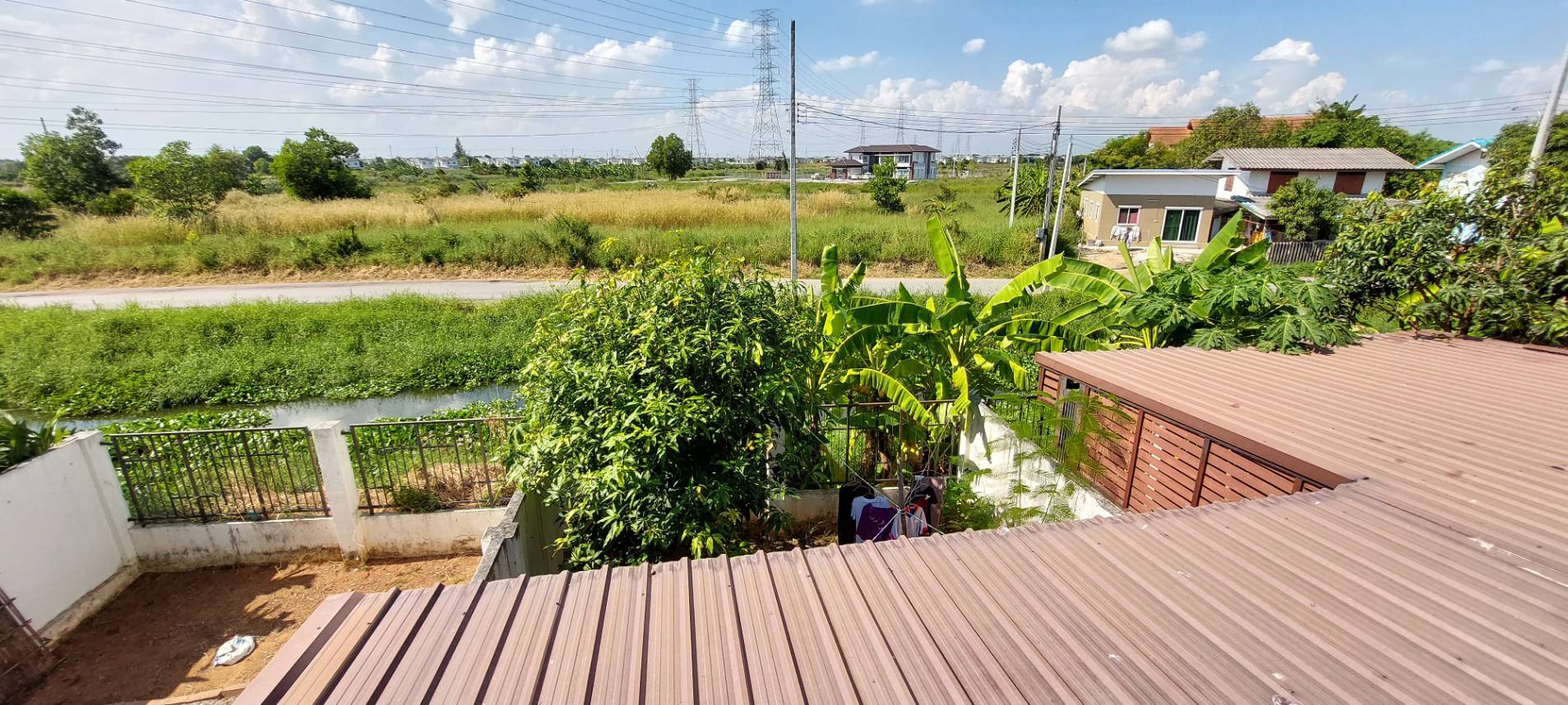 ขายทาวน์เฮ้าส์  2 ชั้น พร้อมอยู่ หมู่บ้านราชพฤกษ์ ลาดกระบัง - สุวรรณภูมิ