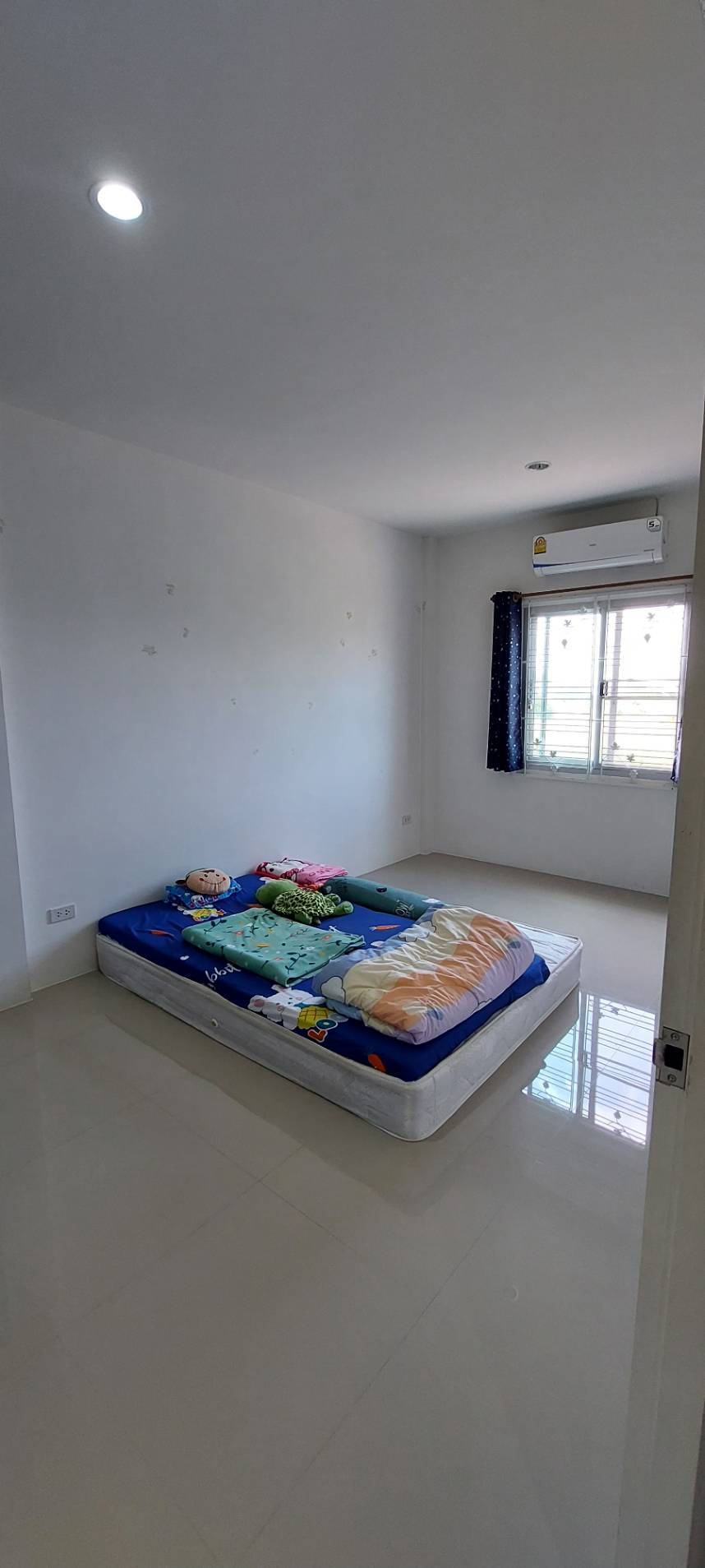 ขายทาวน์เฮ้าส์  2 ชั้น พร้อมอยู่ หมู่บ้านราชพฤกษ์ ลาดกระบัง - สุวรรณภูมิ