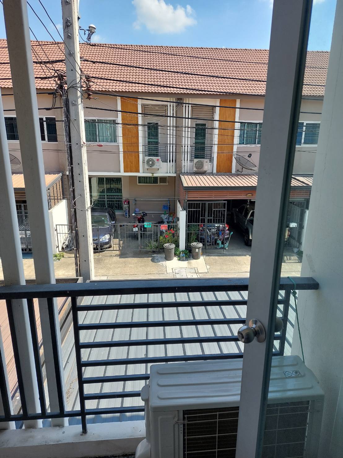 ขายทาวน์เฮ้าส์  2 ชั้น พร้อมอยู่ หมู่บ้านราชพฤกษ์ ลาดกระบัง - สุวรรณภูมิ