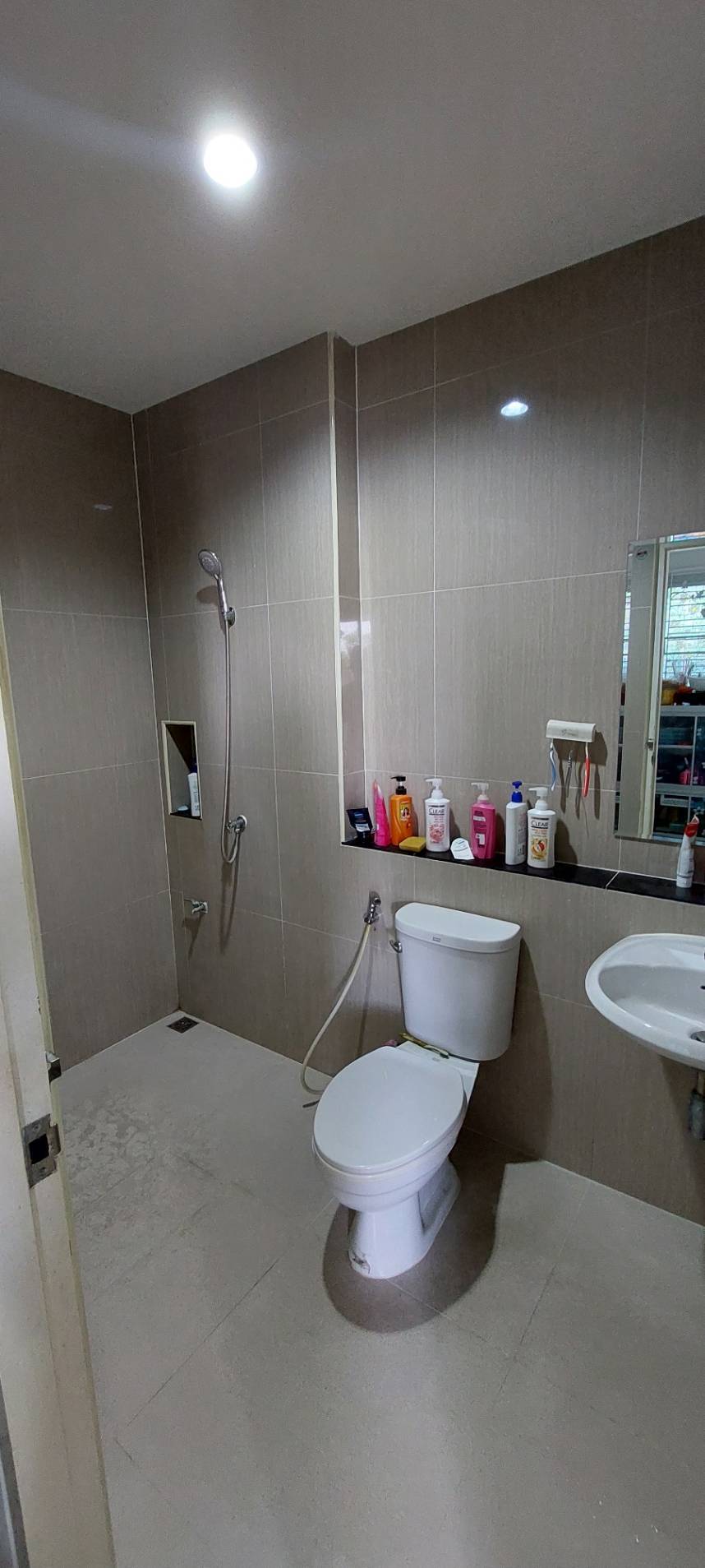 ขายทาวน์เฮ้าส์  2 ชั้น พร้อมอยู่ หมู่บ้านราชพฤกษ์ ลาดกระบัง - สุวรรณภูมิ