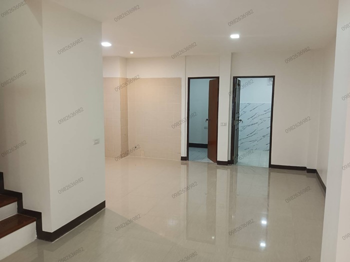 ขายด่วน ทาวน์โฮม 3 ชั้น 32 ตร.วา โซนถนนราชพฤกษ์ รีโนเวทใหม่ทั้งหลัง วัสดุอย่างดีพร้อมอยู่ ทำเลคุณภาพใกล้รถไฟฟ้า