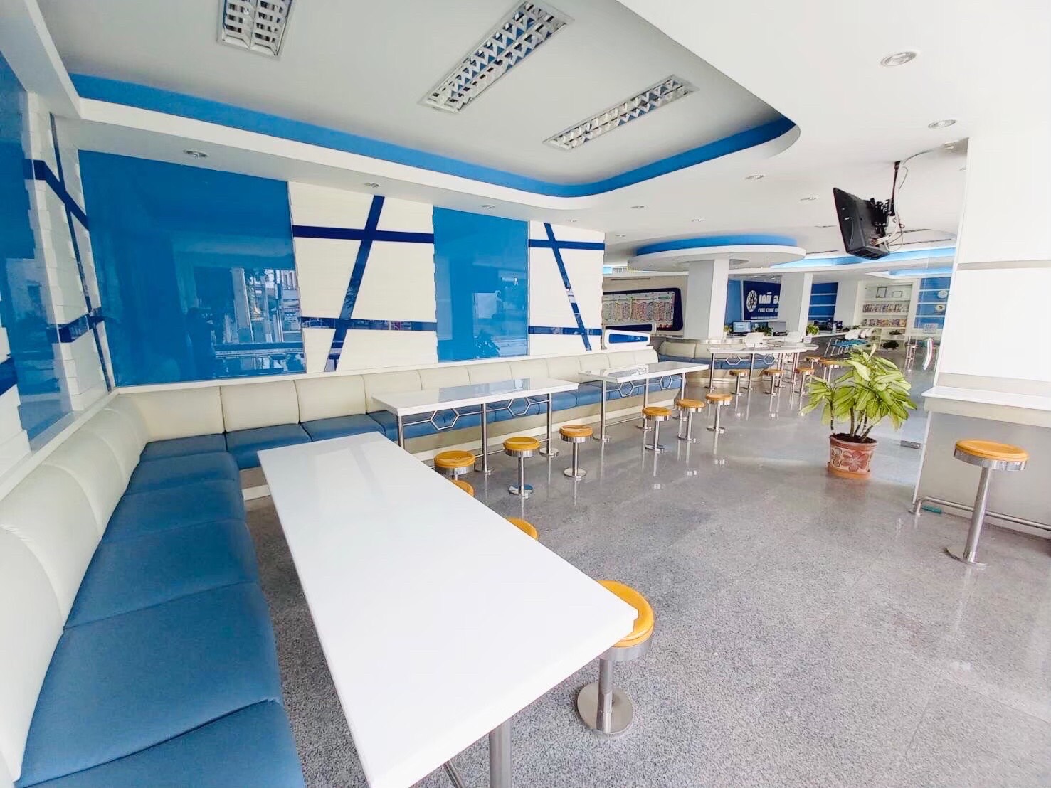 มีพื้นที่แบ่งให้เช่าอาคารพาณิชย์ 4คูหา 3 ชั้น 