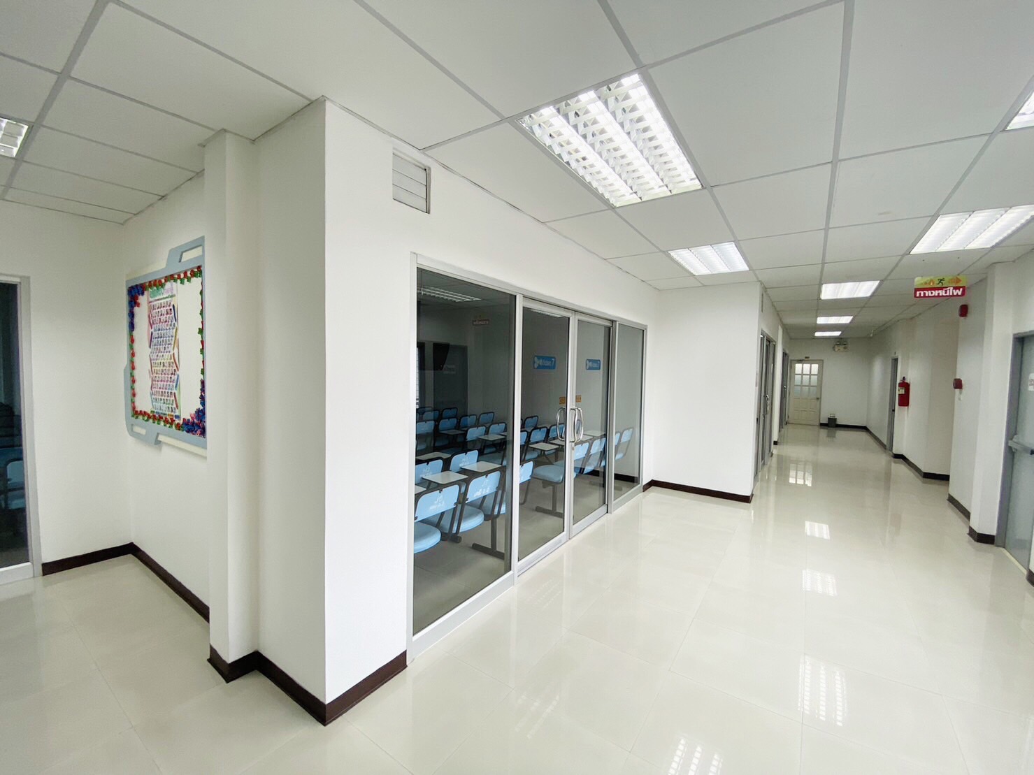 มีพื้นที่แบ่งให้เช่าอาคารพาณิชย์ 4คูหา 3 ชั้น 