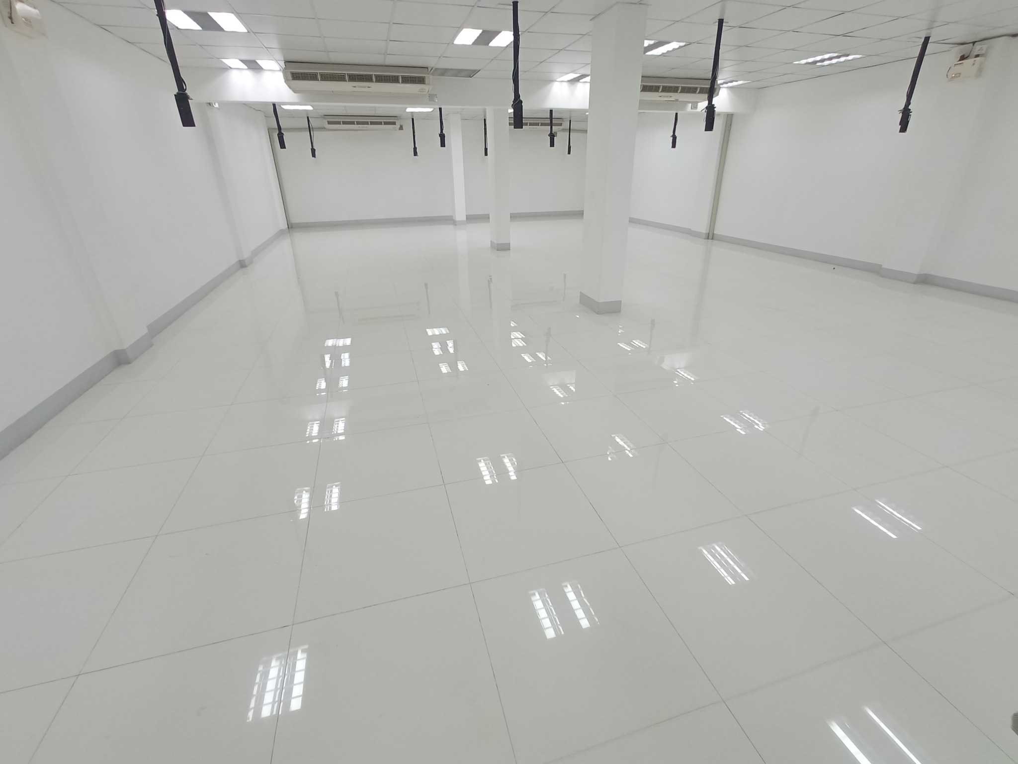 แบ่งให้เช่าพื้นที่อาคารพาณิชย์ 4 คูหา 5 ชั้น สามารถเช่าพื้นที่เป็นรายวันได้