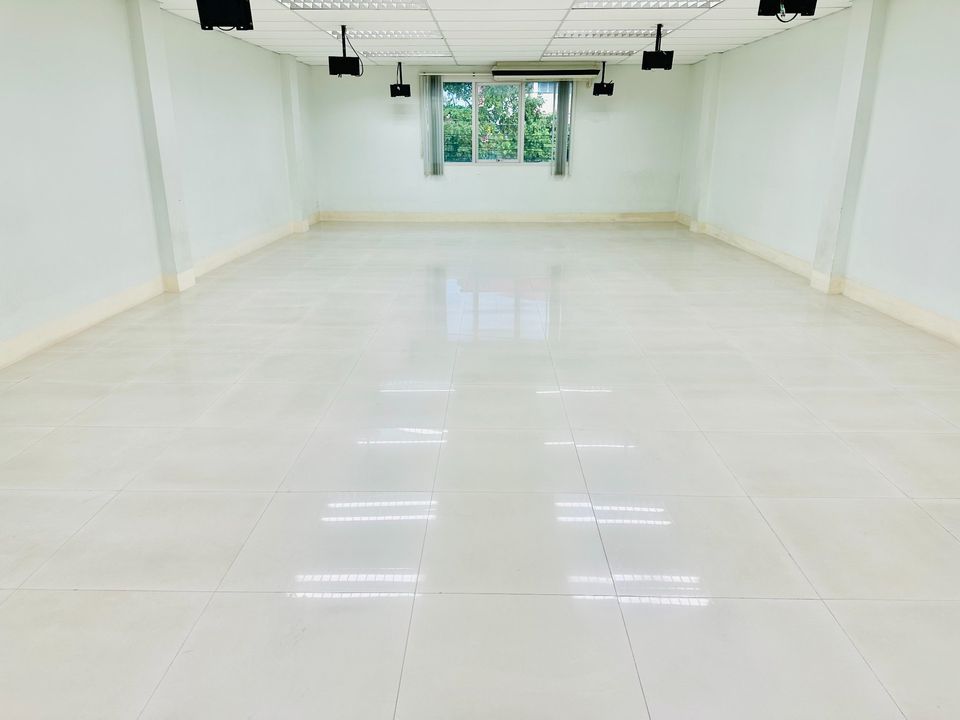 พื้นที่แบ่งให้เช่า เคมี อาจารย์อุ๊ สาขาอุดรธานี ตึกอาคารพาณิชย์ 3 คูหา 5 ชั้น 