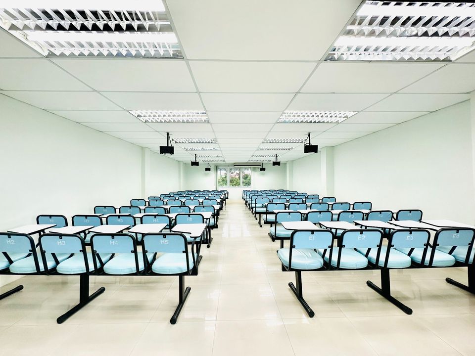 พื้นที่แบ่งให้เช่า เคมี อาจารย์อุ๊ สาขาอุดรธานี ตึกอาคารพาณิชย์ 3 คูหา 5 ชั้น 