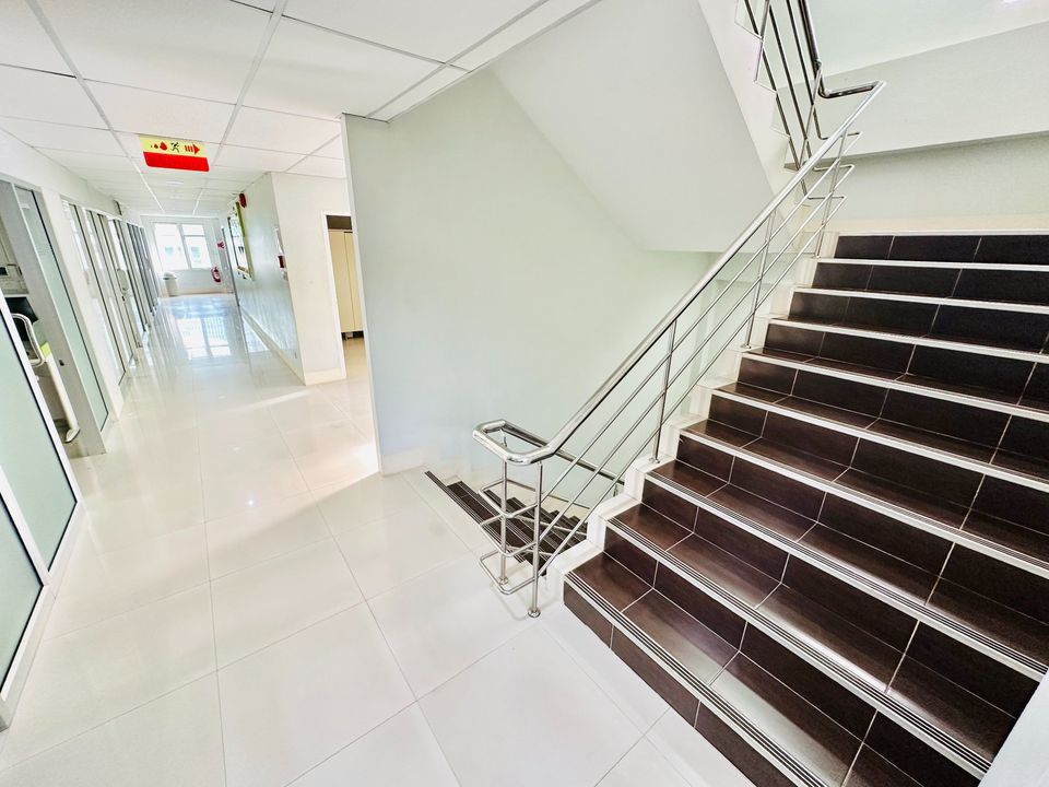 พื้นที่แบ่งให้เช่า เคมี อาจารย์อุ๊ สาขาอุดรธานี ตึกอาคารพาณิชย์ 3 คูหา 5 ชั้น 