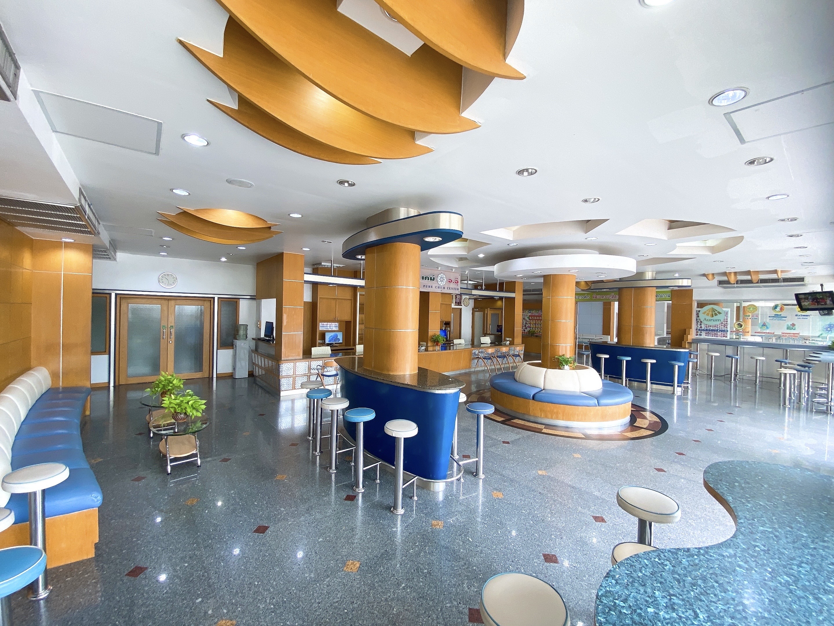 พื้นที่แบ่งให้เช่า อาคารพาณิชย์ 4 ชั้น เคมีอาจารย์อุ๊ สาขาขอนแก่น ติดธนาคารกรุงเทพ สาขาถนนหน้าเมือง