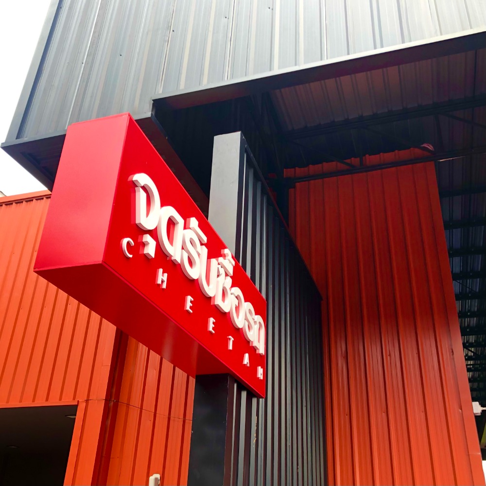 พื้นที่เช่าสำหรับผู้ที่สนใจขายรถมือสอง พร้อมออฟฟิศ (ติดถนนพระเทพ)