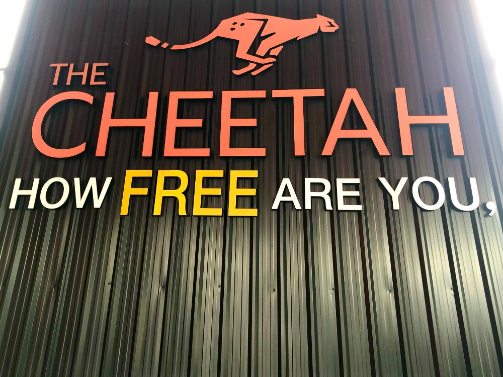 พื้นที่เช่าสำหรับผู้ที่สนใจขายรถมือสอง พร้อมออฟฟิศ (ติดถนนพระเทพ)