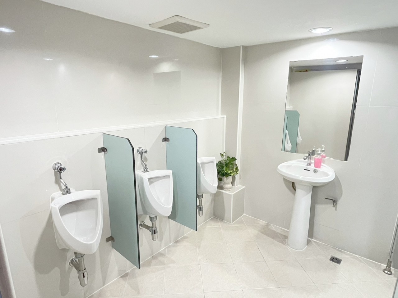 **พื้นที่แบ่งให้เช่า