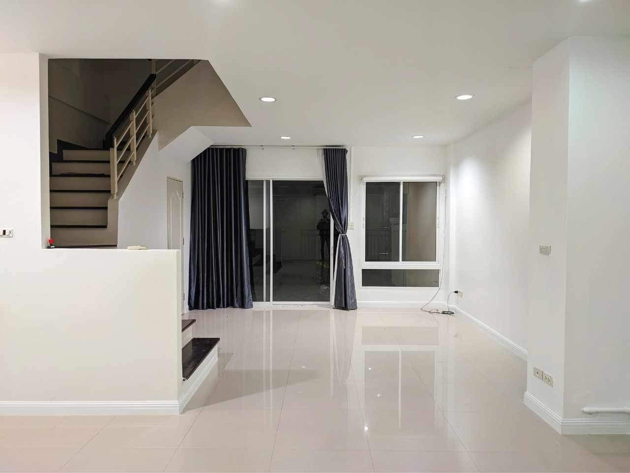 ด่วนให้เช่าโฮมออฟฟิศ ใกล้ห้างซีคอนศรีนครินทร์