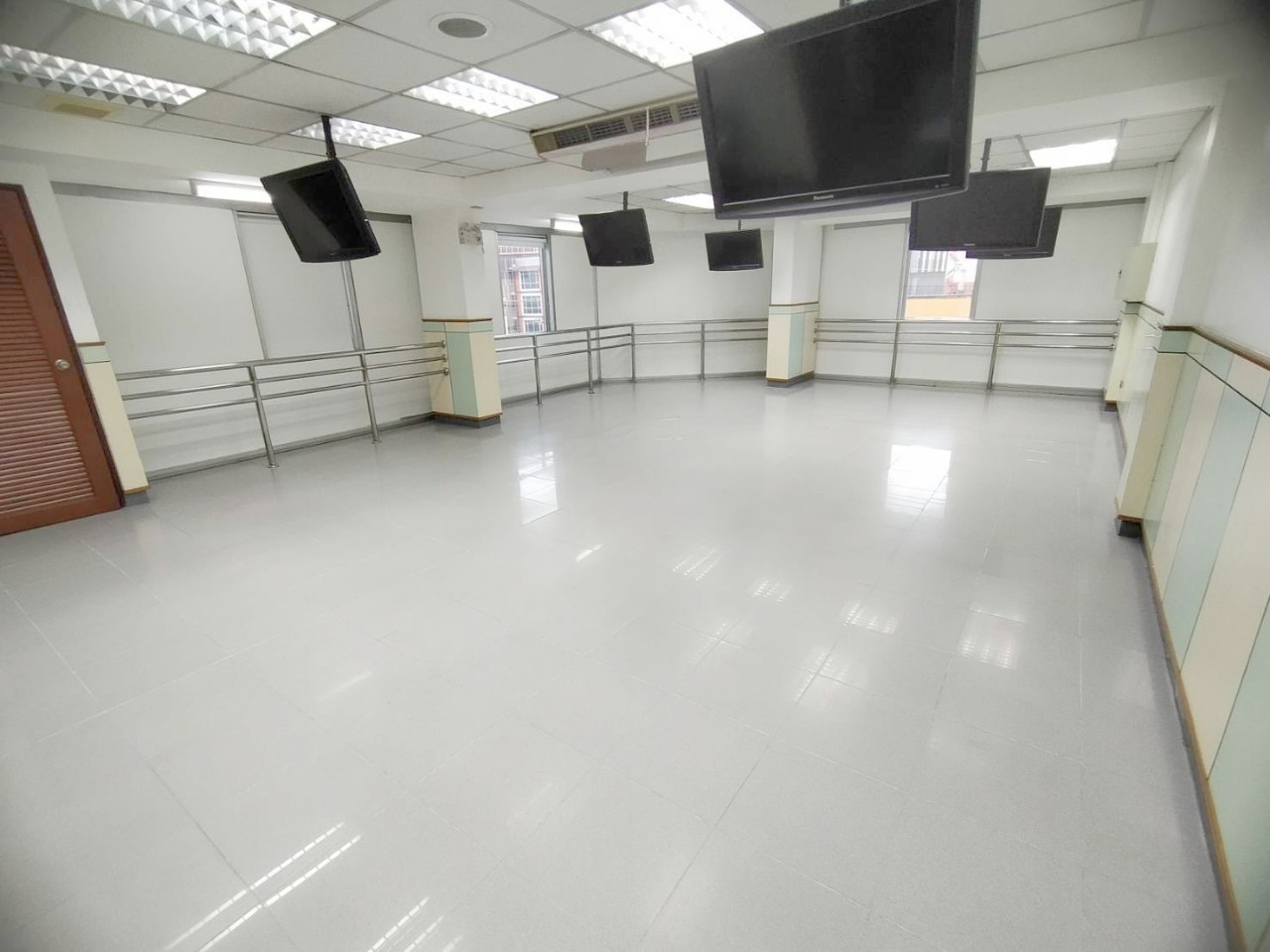 ***พื้นที่แบ่งให้เช่า