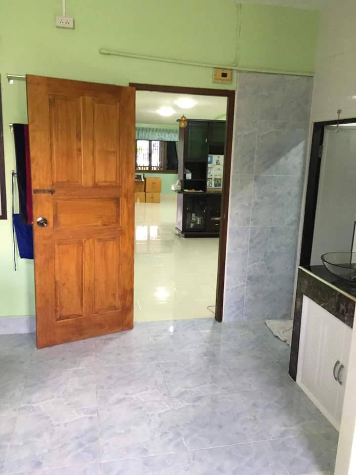 ขายทาวน์เฮาส์พร้อมอยู่ ฟรีเฟอร์ฟรีแอร์อยู่ในเมือง