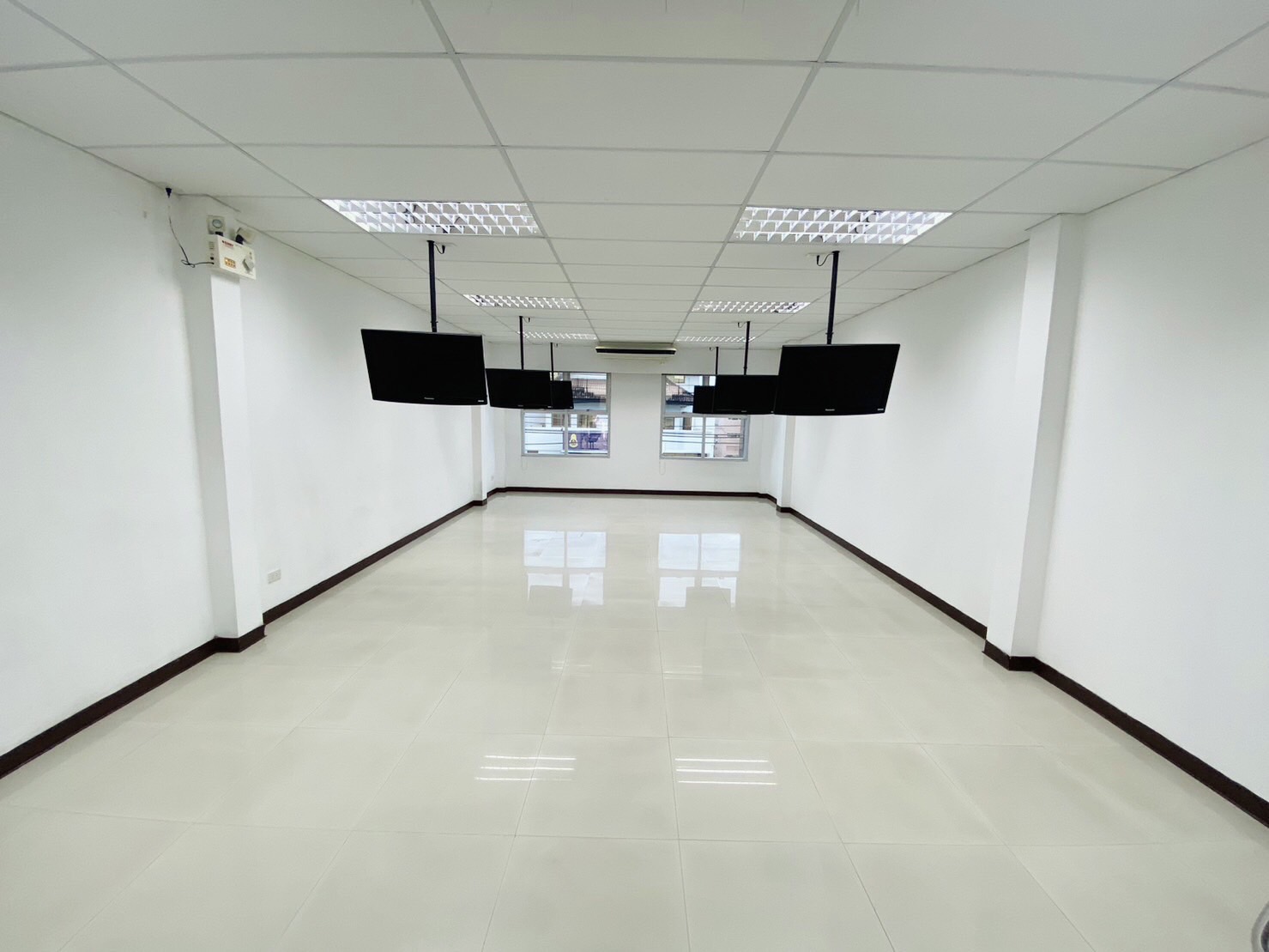 พื้นที่แบ่งให้เช่าอาคารพาณิชย์ 4คูหา 3 ชั้น