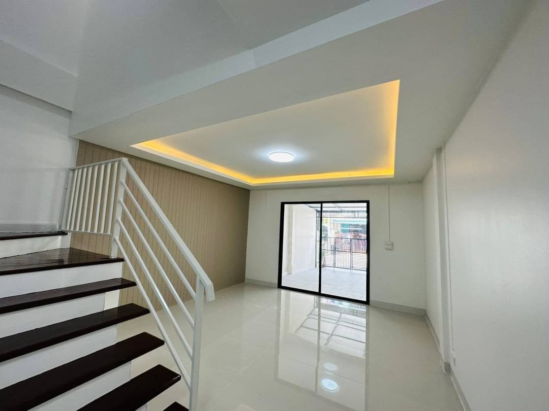 หมู่บ้าน บุศรินทร์ 2  รีโนทเวทใหม่สวยสบายตา