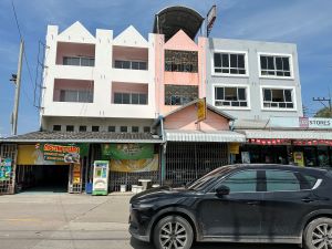 ขายอาคารพาณิชย์ 3ชั้นครึ่ง ทำเลดีมากอยู่ติดถนนเดินทางสะดวก