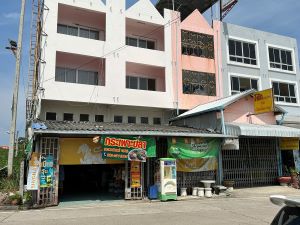 ขายอาคารพาณิชย์ 3ชั้นครึ่ง ทำเลดีมากอยู่ติดถนนเดินทางสะดวก
