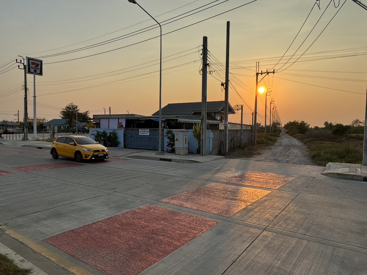 โรงงาน โกดัง อ็อฟฟิศ บ้านพักอาศัยให้เช่า ย่านนิมิตรใหม่-ไมตรีจิต เขตคลองสามวา กทม พื้นที่สามารถทำกิจการที่อาจมีกลิ่นมีเสียง พื้นที่95ตารางวา ราคา16,000บาทต่อเดือน สนใจสอบถามโทร 0825929045 หรือ0647971909