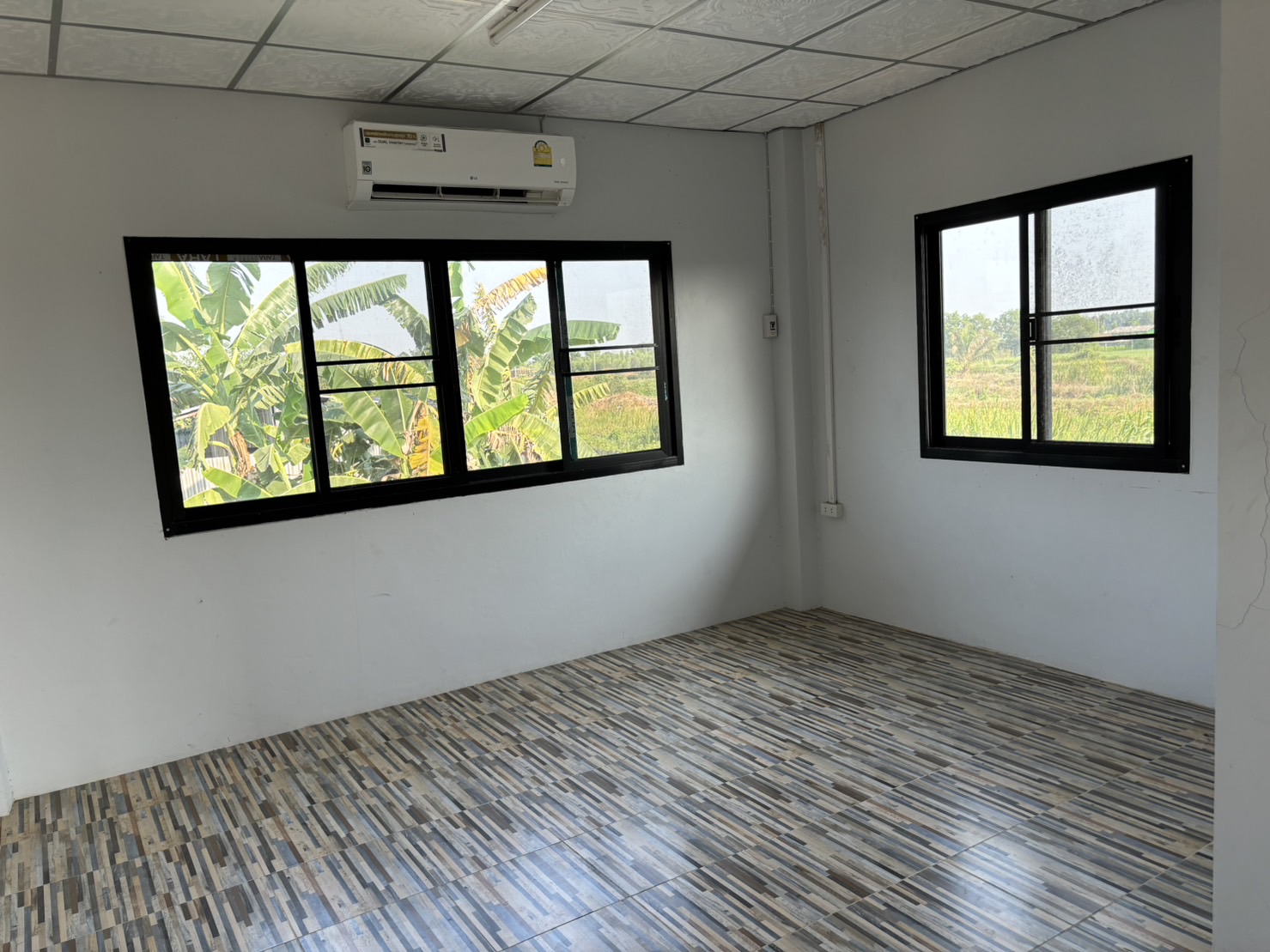 โรงงาน โกดัง อ็อฟฟิศ บ้านพักอาศัยให้เช่า ย่านนิมิตรใหม่-ไมตรีจิต เขตคลองสามวา กทม พื้นที่สามารถทำกิจการที่อาจมีกลิ่นมีเสียง พื้นที่95ตารางวา ราคา16,000บาทต่อเดือน สนใจสอบถามโทร 0825929045 หรือ0647971909