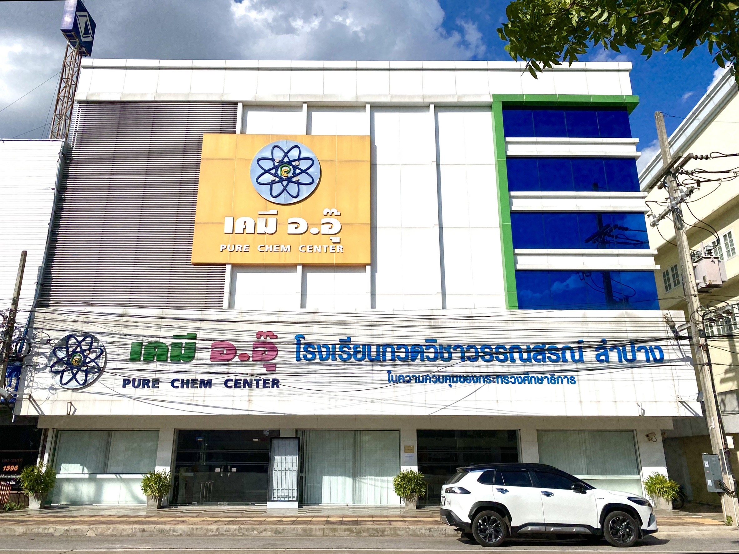  มีพื้นที่แบ่งให้เช่า อาคารพาณิชย์ 5คูหา 3ชั้นครึ่ง