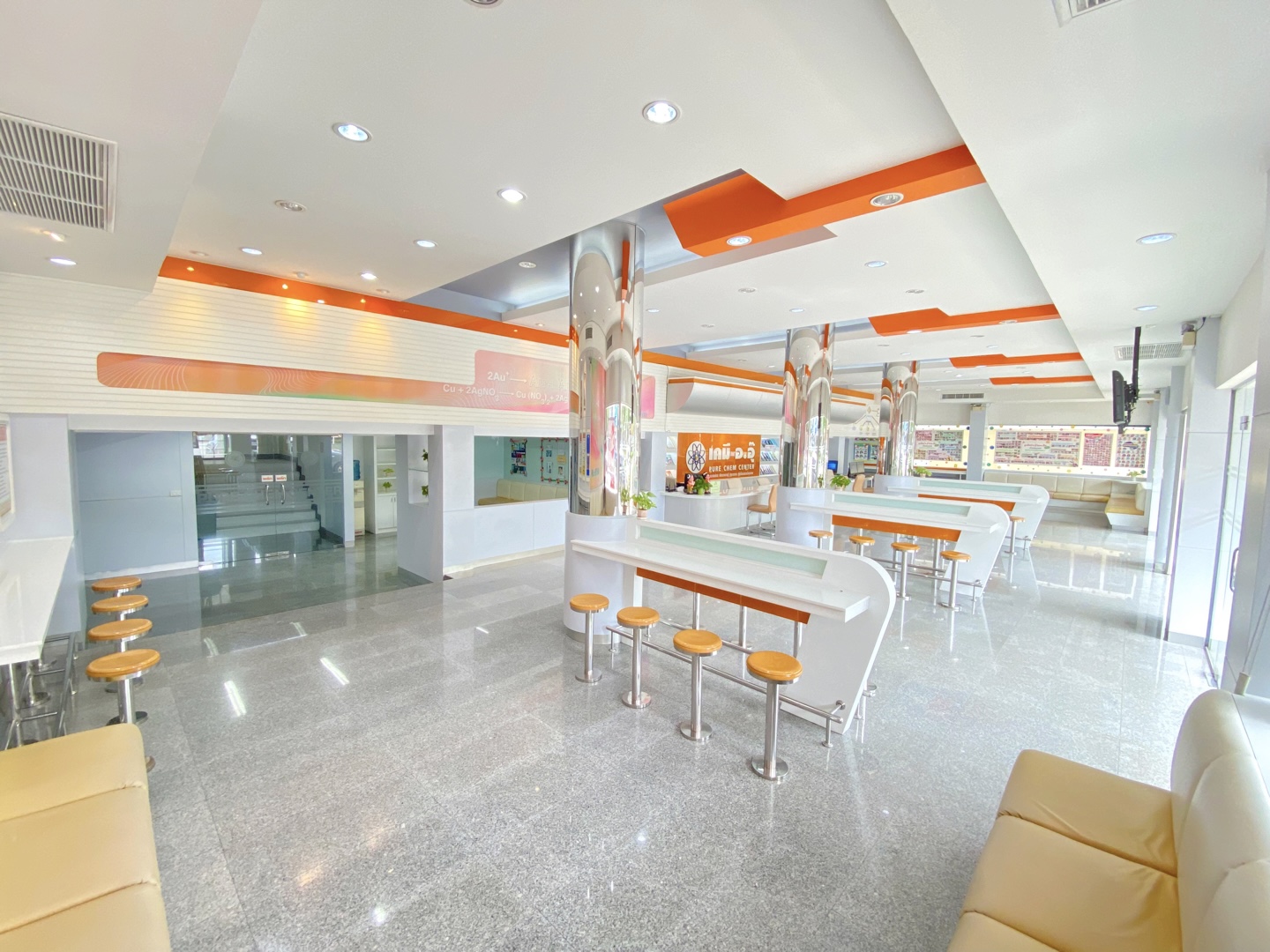  มีพื้นที่แบ่งให้เช่า อาคารพาณิชย์ 5คูหา 3ชั้นครึ่ง