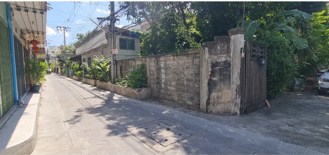 ที่ดิน 258.5 ตรว.ถนนสี่พระยา 