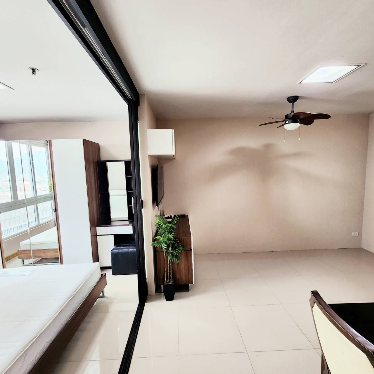 ขายคอนโด ลัดดาคอนโดวิว ศรีราชา 1 ห้องนอน วิวเมือง+ทะเล จ.ชลบุรี