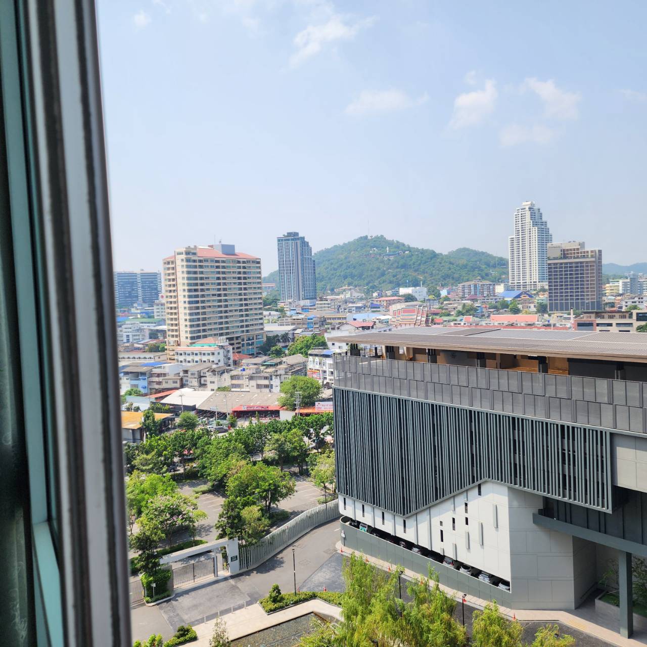 ขายคอนโด ลัดดาคอนโดวิว ศรีราชา 1 ห้องนอน วิวเมือง+ทะเล จ.ชลบุรี